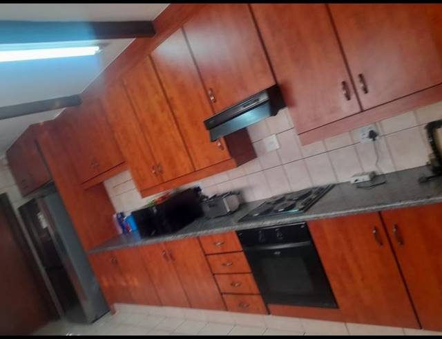 2 BEDROOM PROPERTY TO RENT IN SOUTH CREST
